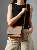 Sac Bandouli�re M Tradition Cuir Etrier Beige tradition ETRA207M-vue-porte